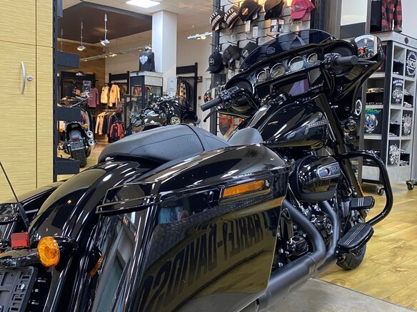 2020 Harley-Davidson Street Glide, чёрный - вид 2