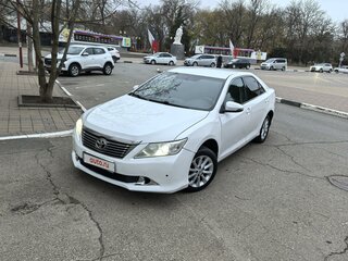 2013 Toyota Camry VII (XV50), белый, 1350000 рублей, вид 1