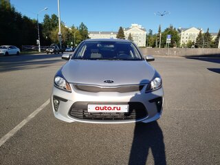 2018 Kia Rio IV, серебристый, 1300000 рублей, вид 2