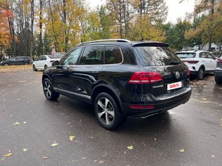 2012 Volkswagen Touareg II, чёрный, 2550000 рублей, вид 4