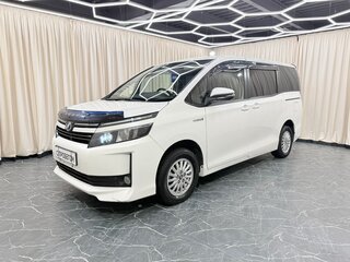 2015 Toyota Voxy III (R80), белый, 1699000 рублей, вид 2