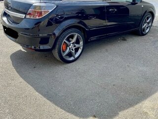 2010 Opel Astra GTC H Рестайлинг, чёрный, 750000 рублей, вид 3