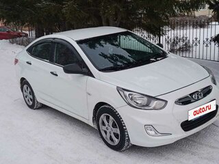 2013 Hyundai Solaris I, белый, 700000 рублей, вид 2