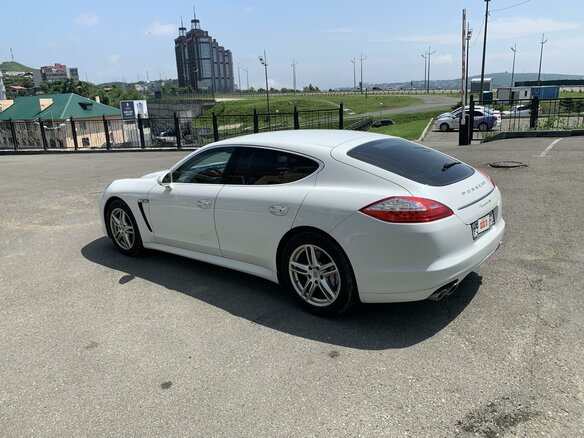 2013 Porsche Panamera 4S I, белый, 4400000 рублей - вид 7