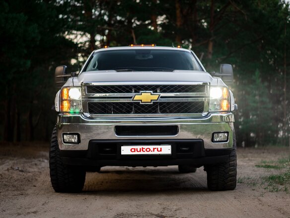 2013 Chevrolet Silverado II (GMT900), белый, 3000000 рублей - вид 3