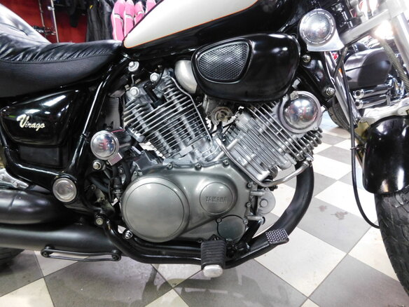 1996 Yamaha XV1100 Virago, чёрный - вид 1