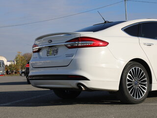 2017 Ford Fusion (North America) II Рестайлинг, белый, 2750000 рублей, вид 3