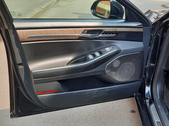 2020 Genesis G90 I Рестайлинг, чёрный, 2950000 рублей - вид 11