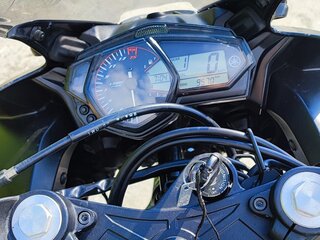 2021 Yamaha YZF-R25, чёрный, 399000 рублей, вид 2