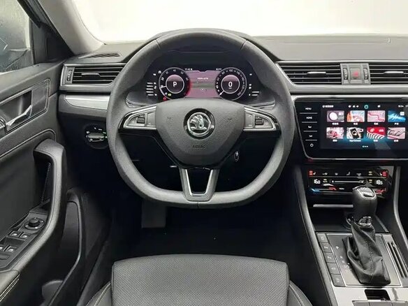 2025 Skoda Superb III Рестайлинг, серебристый, 3350000 рублей - вид 15