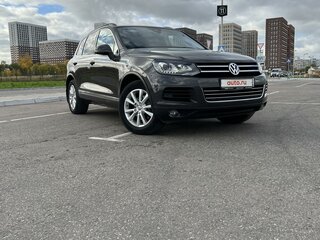 2010 Volkswagen Touareg II, серый, 1890000 рублей, вид 1