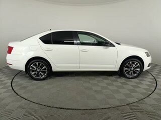 2017 Skoda Octavia III (A7) Рестайлинг, белый, 1500000 рублей, вид 4
