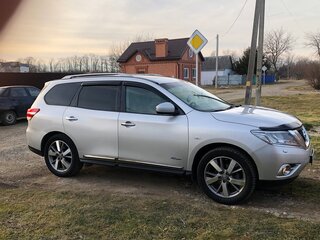 2015 Nissan Pathfinder IV, серебристый, 1300000 рублей, вид 3