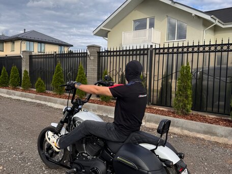 2021 Harley-Davidson Street Bob, белый, 1395000 рублей, вид 4