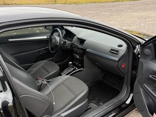 2010 Opel Astra GTC H Рестайлинг, чёрный, 580000 рублей, вид 3