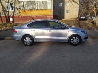 2015 Volkswagen Polo V, серебристый, 999999 рублей, вид 3