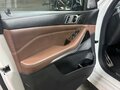 2019 BMW X5 30d IV (G05/G18), белый, 7990000 рублей - вид 10