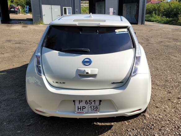 2016 Nissan Leaf 30kWh I (ZE0/AZE0), белый, 999000 рублей - вид 4