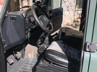 2011 Land Rover Defender 110 I Рестайлинг, зелёный, 2500000 рублей, вид 5
