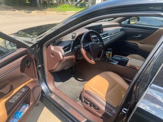 2021 Lexus ES 250 VII Рестайлинг, чёрный, 4400000 рублей, вид 5