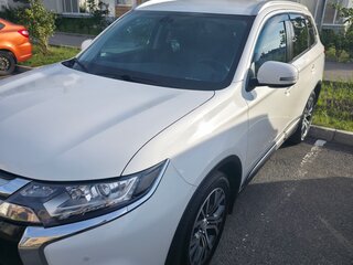 2017 Mitsubishi Outlander III Рестайлинг 2, белый, 2050000 рублей, вид 1