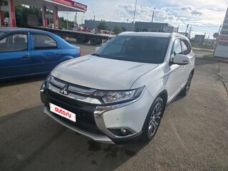 2017 Mitsubishi Outlander III Рестайлинг 2, белый, 2050000 рублей, вид 4