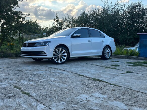 2015 Volkswagen Jetta VI Рестайлинг, белый, 845000 рублей