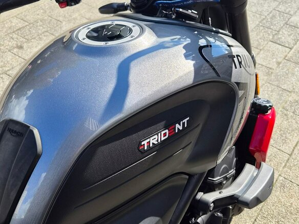 2021 Triumph Trident 660, серый, 820000 рублей - вид 20