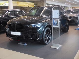 2022 BMW X5 M50d IV (G05/G18), чёрный, 17000000 рублей, вид 2