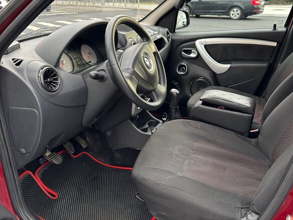 2012 Renault Logan I Рестайлинг, красный, 535000 рублей - вид 2