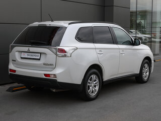 2014 Mitsubishi Outlander III, белый, 1349000 рублей, вид 5