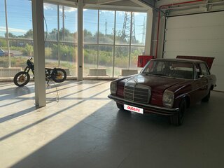 1970 Mercedes-Benz W115 220, красный, 650000 рублей, вид 1