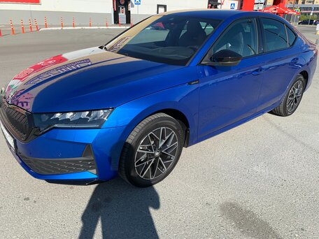 2025 Skoda Octavia IV (A8) Рестайлинг, синий, 4300000 рублей, вид 3