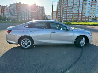 2018 Chevrolet Malibu IX, серебристый, 930000 рублей, вид 2