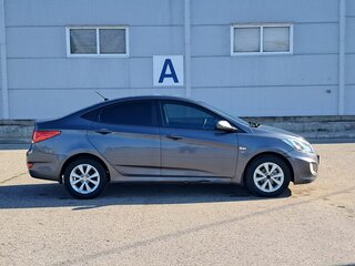 2011 Hyundai Solaris I, серый, 650000 рублей, вид 4