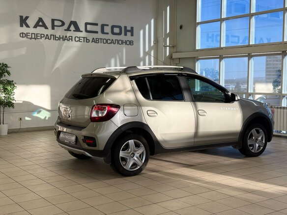 2016 Renault Sandero Stepway II, бежевый, 690000 рублей - вид 1