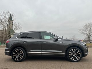 2021 Volkswagen Touareg III, серый, 5050000 рублей, вид 4