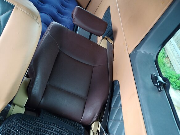 2012 Nissan NV-Series (1500/2500/3500), пурпурный, 2150000 рублей - вид 19