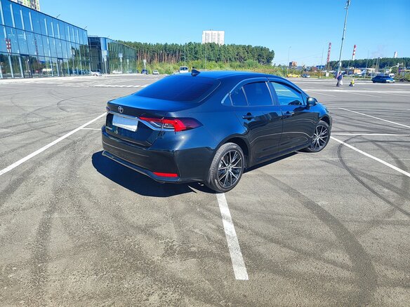 2022 Toyota Corolla XII (E210), чёрный, 2445000 рублей - вид 10