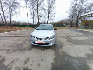 2015 Hyundai Solaris I Рестайлинг, серебристый, 900000 рублей, вид 2