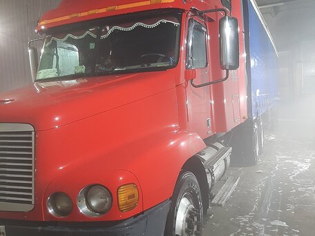 2003 Freightliner Century Class, красный, 1600000 рублей, вид 1