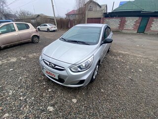 2013 Hyundai Accent IV, серебристый, 750000 рублей, вид 1
