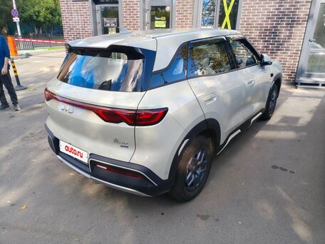 2025 BYD Yuan Up 45.12 kWh, зелёный, 1795000 рублей, вид 3