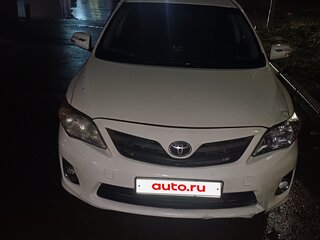 2010 Toyota Corolla X (E140, E150) Рестайлинг, белый, 700000 рублей, вид 1