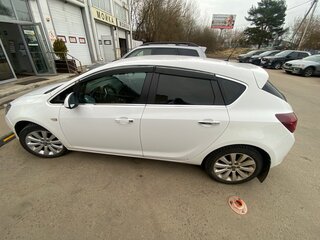 2013 Opel Astra J Рестайлинг, белый, 820000 рублей, вид 4