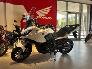 2022 Honda NT1100, белый, 1750000 рублей, вид 1