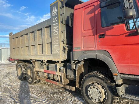 2021 Sinotruk Howo ZZ3327, красный, 4500000 рублей, вид 4