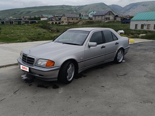 1999 Mercedes-Benz C-Класс 180 I (W202) Рестайлинг, серебристый, 670000 рублей, вид 1