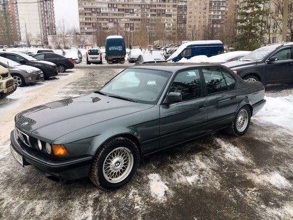 1990 BMW 7 серии 750i II (E32), серый - вид 1