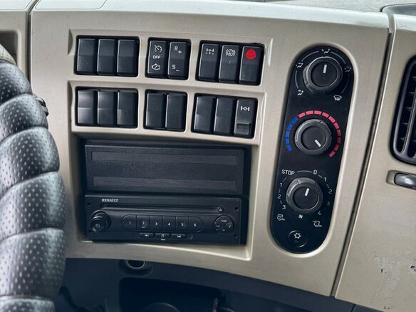 2011 Renault Premium, белый, 4200000 рублей - вид 8